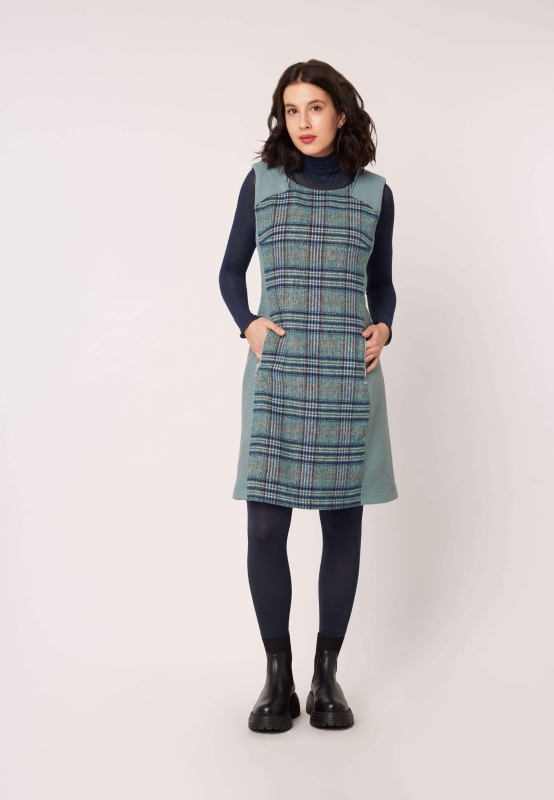 Traegerkleid