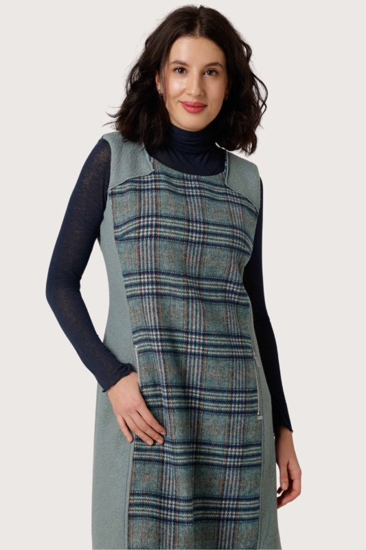 Traegerkleid